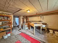 Prodej rodinného domu v klidné ulici v obci Holohlavy - IMG_9954.jpeg