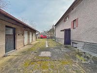 Prodej rodinného domu v klidné ulici v obci Holohlavy - IMG_9956.jpeg