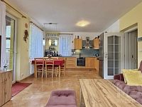 Moderní rodinný dům s bazénem a zimní zahradou v žádané části Náchoda - IMG_0496.jpeg