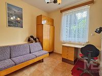 Moderní rodinný dům s bazénem a zimní zahradou v žádané části Náchoda - IMG_0497.jpeg