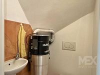 Moderní rodinný dům s bazénem a zimní zahradou v žádané části Náchoda - IMG_0516.jpeg