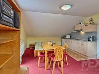 Moderní rodinný dům s bazénem a zimní zahradou v žádané části Náchoda - IMG_0533.jpeg