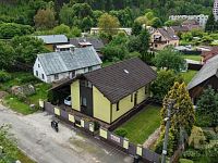 Moderní rodinný dům s bazénem a zimní zahradou v žádané části Náchoda - IMG_0563.jpeg