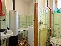 Rodinný dům s rozlehlým pozemkem 3 016 m² na klidném místě v Horním Kostelci - IMG_0582.jpeg