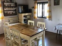 Prodej dům rodinný chalupa 80m² pozemky 6878m² Braníčkov Velhartice okr. Klatovy - kuchyně 1.jpg