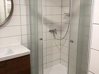 Prodej dům rodinný chalupa 80m² pozemky 6878m² Braníčkov Velhartice okr. Klatovy - sprcha.jpg