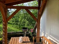 Prodej dům rodinný chalupa 80m² pozemky 6878m² Šumava Braníčkov Velhartice okr. Klatovy - sezení.jpg