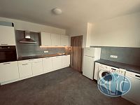 Pronájem zděného bytu 2+1 s parkovacím stáním, Tábor - Měšice