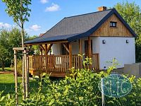 Prodej zděné rekreační chaty, Planá - Strkov - Letní chalupa v zelené zahradě.jpg