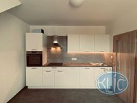 Pronájem zrenovovaného bytu 2+1 s parkovacím stáním, Tábor - Měšice - IMG_6750.jpg