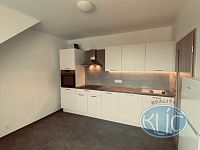 Pronájem zrenovovaného bytu 2+1 s parkovacím stáním, Tábor - Měšice - IMG_6752.jpg