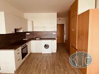Pronájem zrenovovaného a částečně vybaveného 1+kk se zasklenou lodžií, Tábor - Nách. sídliště - IMG_5267.jpg
