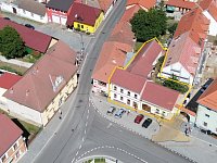 Dva domy na náměstí s obrovským investičním potenciálem - 4 prodej domu.JPG