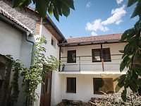 Dva domy na náměstí s obrovským investičním potenciálem - 5 Krásná Hora nad Vltavou.jpg