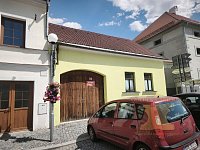 Dva domy na náměstí s obrovským investičním potenciálem - 6 krásná hora.jpg