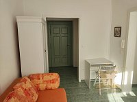 Zděný byt v rodinném domě kompletně vybavený - 13 byt najem.jpg