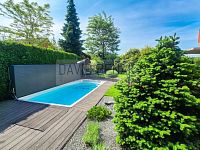 Prodej rodinného domu 5+kk s udržovanou zahradou, bazénem, garáží a pergolou, 855 m2, Hradec Králové - 11-3.jpg