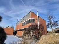 Prodej rodinného domu 5+kk s udržovanou zahradou, bazénem, garáží a pergolou, 855 m2, Hradec Králové - 116.jpg