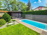 Prodej rodinného domu 5+kk s udržovanou zahradou, bazénem, garáží a pergolou, 855 m2, Hradec Králové - 13-3.jpg