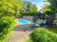 Prodej rodinného domu 5+kk s udržovanou zahradou, bazénem, garáží a pergolou, 855 m2, Hradec Králové - 14-3.jpg