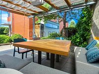 Prodej rodinného domu 5+kk s udržovanou zahradou, bazénem, garáží a pergolou, 855 m2, Hradec Králové - 15.jpg