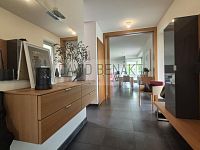 Prodej rodinného domu 5+kk s udržovanou zahradou, bazénem, garáží a pergolou, 855 m2, Hradec Králové - 20.jpg