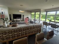 Prodej rodinného domu 5+kk s udržovanou zahradou, bazénem, garáží a pergolou, 855 m2, Hradec Králové - 22.jpg