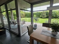 Prodej rodinného domu 5+kk s udržovanou zahradou, bazénem, garáží a pergolou, 855 m2, Hradec Králové - 24.jpg