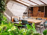 Prodej rodinného domu 5+kk s udržovanou zahradou, bazénem, garáží a pergolou, 855 m2, Hradec Králové - 45.jpg