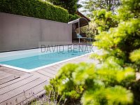 Prodej rodinného domu 5+kk s udržovanou zahradou, bazénem, garáží a pergolou, 855 m2, Hradec Králové - 47.jpg