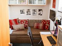 Prodej rodinného domu 5+kk s udržovanou zahradou, bazénem, garáží a pergolou, 855 m2, Hradec Králové - 56.jpg