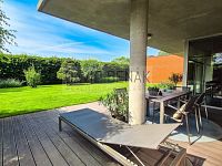 Prodej rodinného domu 5+kk s udržovanou zahradou, bazénem, garáží a pergolou, 855 m2, Hradec Králové - 9-3.jpg