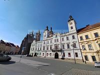 Pronájem obchodního prostoru 90 m2 s výlohou do podloubí Velkého náměstí v centru Hradce Králové - 2.jpg