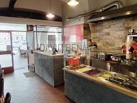 Pronájem obchodního prostoru 90 m2 s výlohou do podloubí Velkého náměstí v centru Hradce Králové - 5.jpg