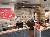 Pronájem obchodního prostoru 90 m2 s výlohou do podloubí Velkého náměstí v centru Hradce Králové - 6.jpg