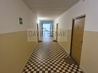 Pronájem bytu 1+kk, 28 m2, lodžie, Brožíkova, Nový Hradec Králové - 7.jpg