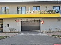 Pronájem - kryté garážové parkovací stání pro osobní automobil na Slezském Předměstí v HK. - 007.jpg