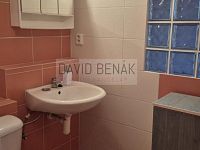 Pronájem bytu 2+1, 50 m2 + terasa 9 m2, zahrada, Hradec Králové - Svinary. - 10.jpg