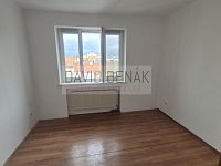 Pronájem podkrovního bytu 2+kk, 53m2, s terasou 10m2, ulice Za Pasáží, Pardubice - Zelené Předměstí. - 004.jpg