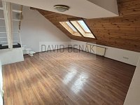 Pronájem podkrovního bytu 2+kk, 53m2, s terasou 10m2, ulice Za Pasáží, Pardubice - Zelené Předměstí. - 007.jpg