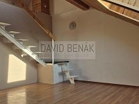 Pronájem podkrovního bytu 2+kk, 53m2, s terasou 10m2, ulice Za Pasáží, Pardubice - Zelené Předměstí. - 009.jpg