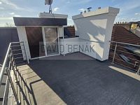 Pronájem podkrovního bytu 2+kk, 53m2, s terasou 10m2, ulice Za Pasáží, Pardubice - Zelené Předměstí. - 010.jpg