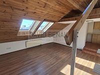 Pronájem podkrovního bytu 2+kk, 53m2, s terasou 10m2, ulice Za Pasáží, Pardubice - Zelené Předměstí. - 021.jpg