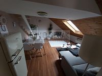 Pronájem podkrovního bytu 2+kk, 53m2, s terasou 10m2, ulice Za Pasáží, Pardubice - Zelené Předměstí. - mezonet 1.jpg