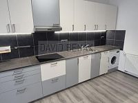 Pronájem hezkého mezonetového bytu 2+kk, 56 m2, Velké náměstí, Hradec Králové - centrum - 02.jpg