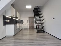 Pronájem hezkého mezonetového bytu 2+kk, 56 m2, Velké náměstí, Hradec Králové - centrum - 05.jpg