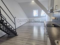 Pronájem hezkého mezonetového bytu 2+kk, 56 m2, Velké náměstí, Hradec Králové - centrum - 06.jpg