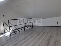Pronájem hezkého mezonetového bytu 2+kk, 56 m2, Velké náměstí, Hradec Králové - centrum - 07.jpg
