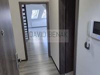 Pronájem hezkého mezonetového bytu 2+kk, 56 m2, Velké náměstí, Hradec Králové - centrum - 09.jpg