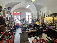 Pronájem obchodního prostoru o výměře 70 m2 s výlohou do Malého náměstí v centru Hradce Králové. - 009.jpg